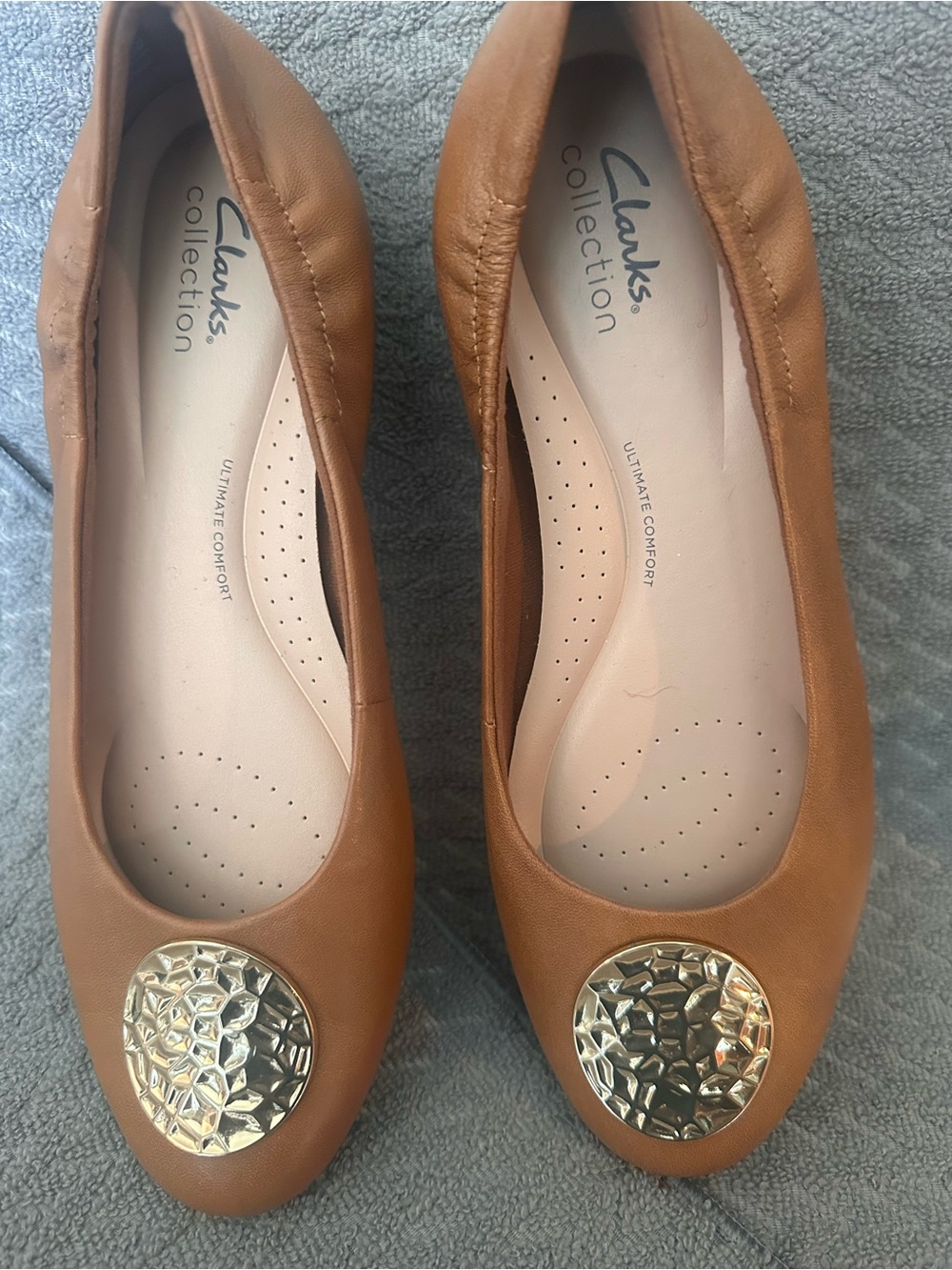 Clarks Collection Women's Tan Leather Ballet Flats with Gold Accent